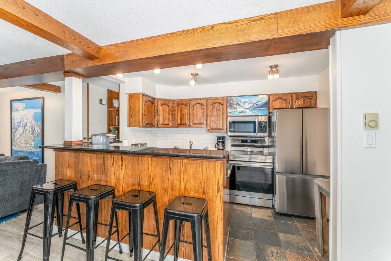 Kjøleskap, mikrobølgeovn, ovn og kokeplater