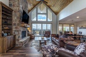 TV, fireplace