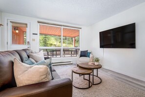 Living area - Ski In/Ski Out- Large Studio- Pools & Hot Tubs (Panorama)
