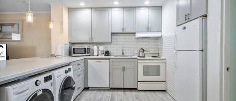 Micro-ondes, four, plaque de cuisson, lave-vaisselle