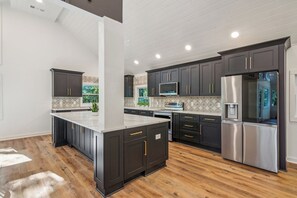 Refrigerador, microondas, horno, placa de cocina