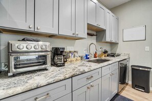 Fridge, microwave, oven, stovetop - Luxury Retreat with Hot Tub, Fire Pit&Forest Views (Monument)