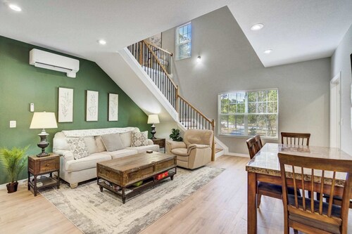 Luxury Retreat with Hot Tub, Fire Pit&Forest Views