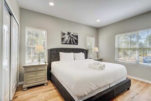 Silitysrauta/-lauta, Wi-Fi, vuodevaatteet