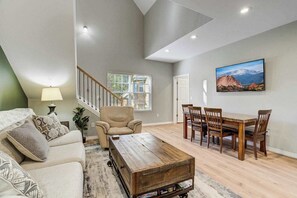 TV, offices - Luxury Retreat with Hot Tub, Fire Pit&Forest Views (Monument)