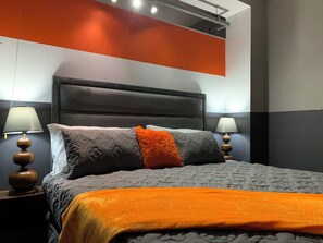 1 bedroom, iron/ironing board, WiFi, bed sheets - Stylish Studio with Pool, Huge TV, King bed, Balcony (Johannesburg)