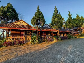 Basic House, Lanai, Hill View | Free WiFi, bed sheets - Phucheefainn Resort (Thoeng)