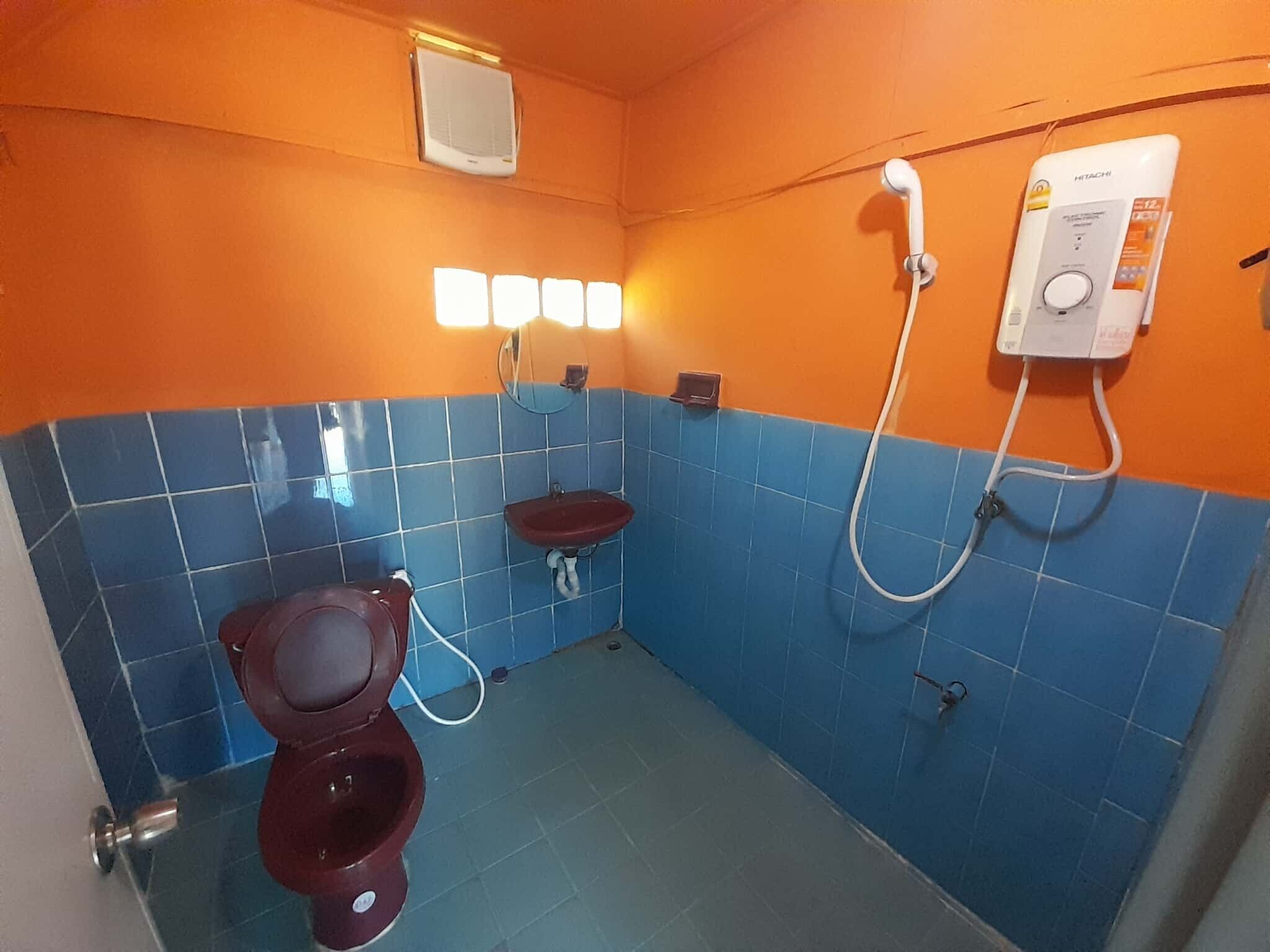 Basic-Haus, eigenes Bad | Badezimmer | Dusche, Haartrockner, Handtücher, Seife