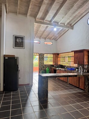 Frigorifero, microonde, macchina per tè/caffè