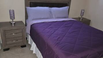 2 soverom, skrivebord, strykejern/-brett og wi-fi (inkludert)