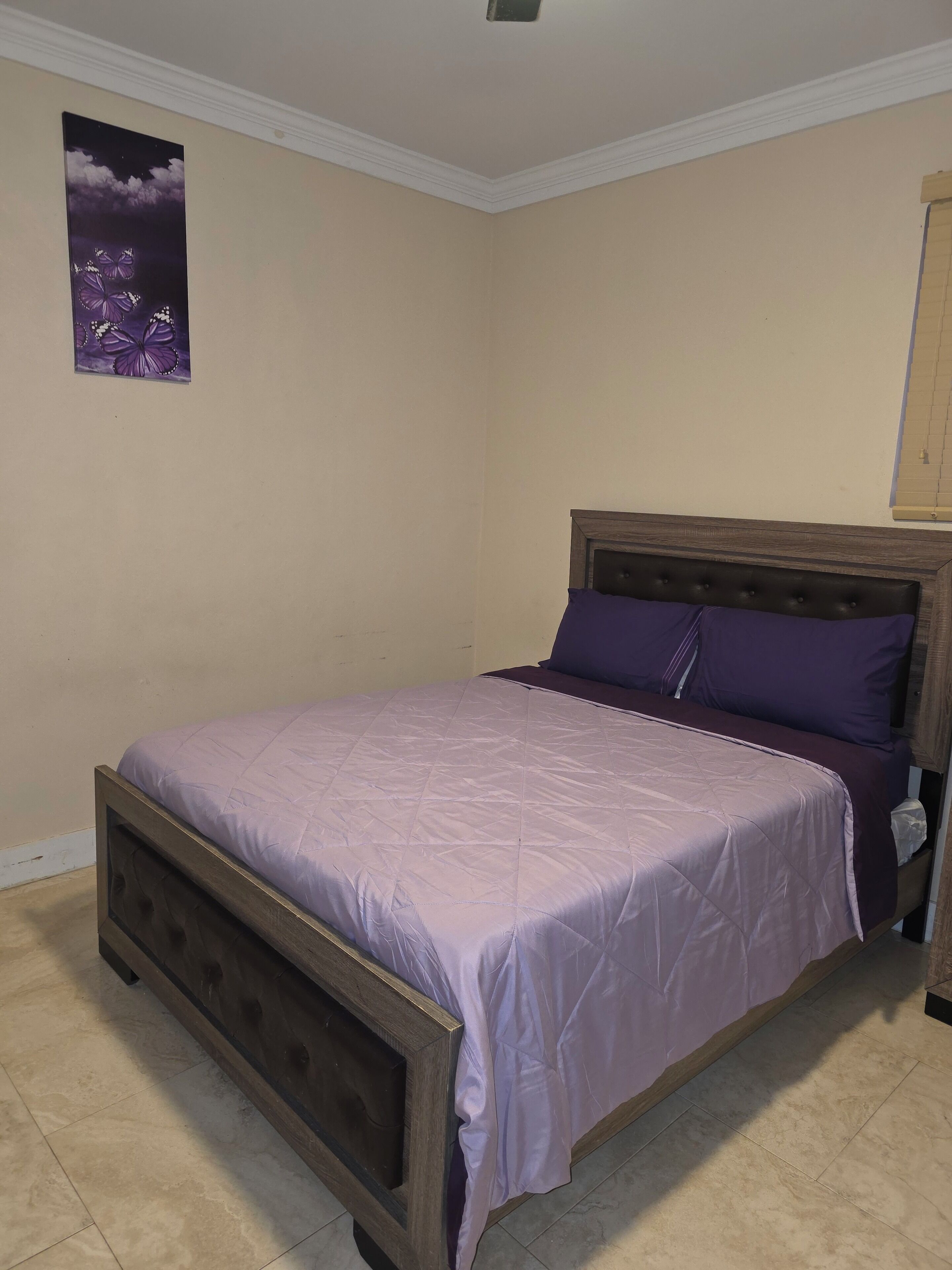 2 soverom, skrivebord, strykejern/-brett og wi-fi (inkludert)