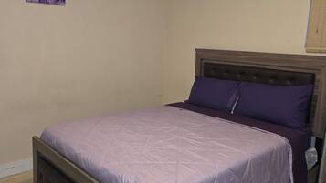 2 soverom, skrivebord, strykejern/-brett og wi-fi (inkludert)