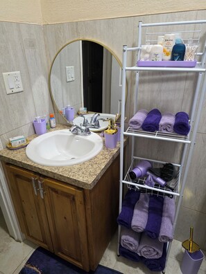 Hårføner, håndklær, såpe og sjampo