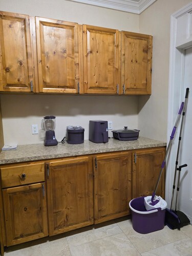 Modern 2-BR, 1-BA Apt w/ A/C, High-speed WiFi, Self check-in Central Abaco.