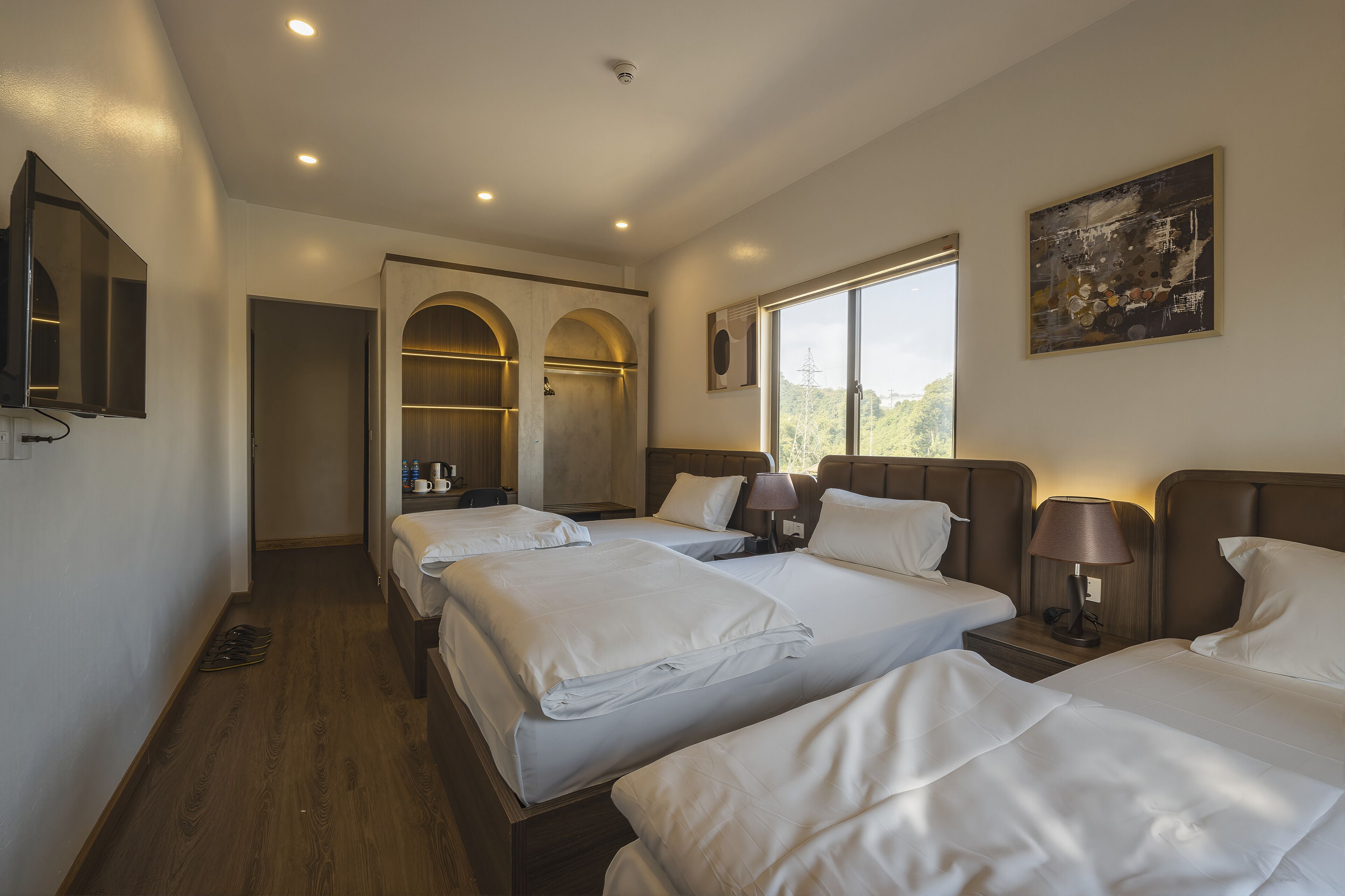 Triple Room | Bathroom | Shower, free toiletries, hair dryer, towels