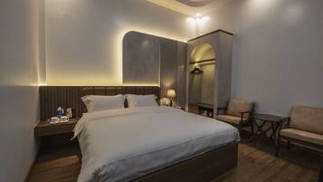 Deluxe Double Room Single Use, Balcony, River View | Desk, free WiFi
