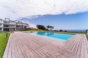 Pool - New Luxury Apartment 1 Bedroom, AC, Seaview with Pool & Gym - Sleeps 4 (Nazaré)