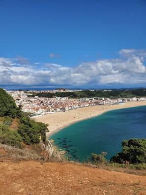 Beach - New Luxury Apartment 1 Bedroom, AC, Seaview with Pool & Gym - Sleeps 4 (Nazaré)