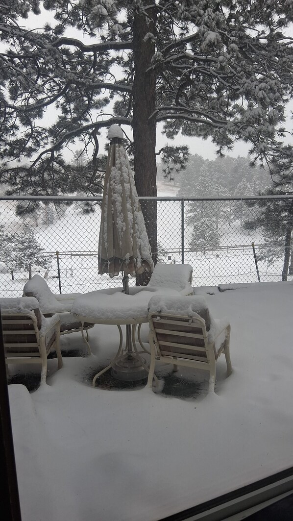 المنطقة المحيطة بالمنشأة