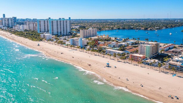 A coastal cityscape with a beach, high-rise buildings, and a marina. - Beach House on the Beach for 8 People With Jacuzzi (Hollywood)