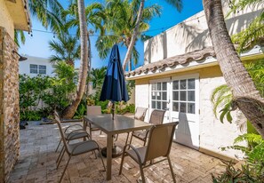 House | 3 bedrooms - Beach House on the Beach for 8 People With Jacuzzi (Hollywood)