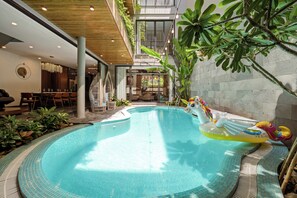 Piscine couverte, piscine extérieure