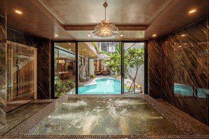 Piscine couverte, piscine extérieure