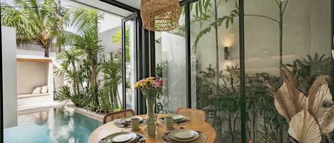 Villa Luxe, 1 très grand lit, piscine privée | Restauration dans la chambre