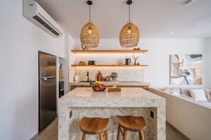 Luxury Villa, 1 King Bed, Private Pool | Private kitchen - Kayu Lago Villa (Pecatu)