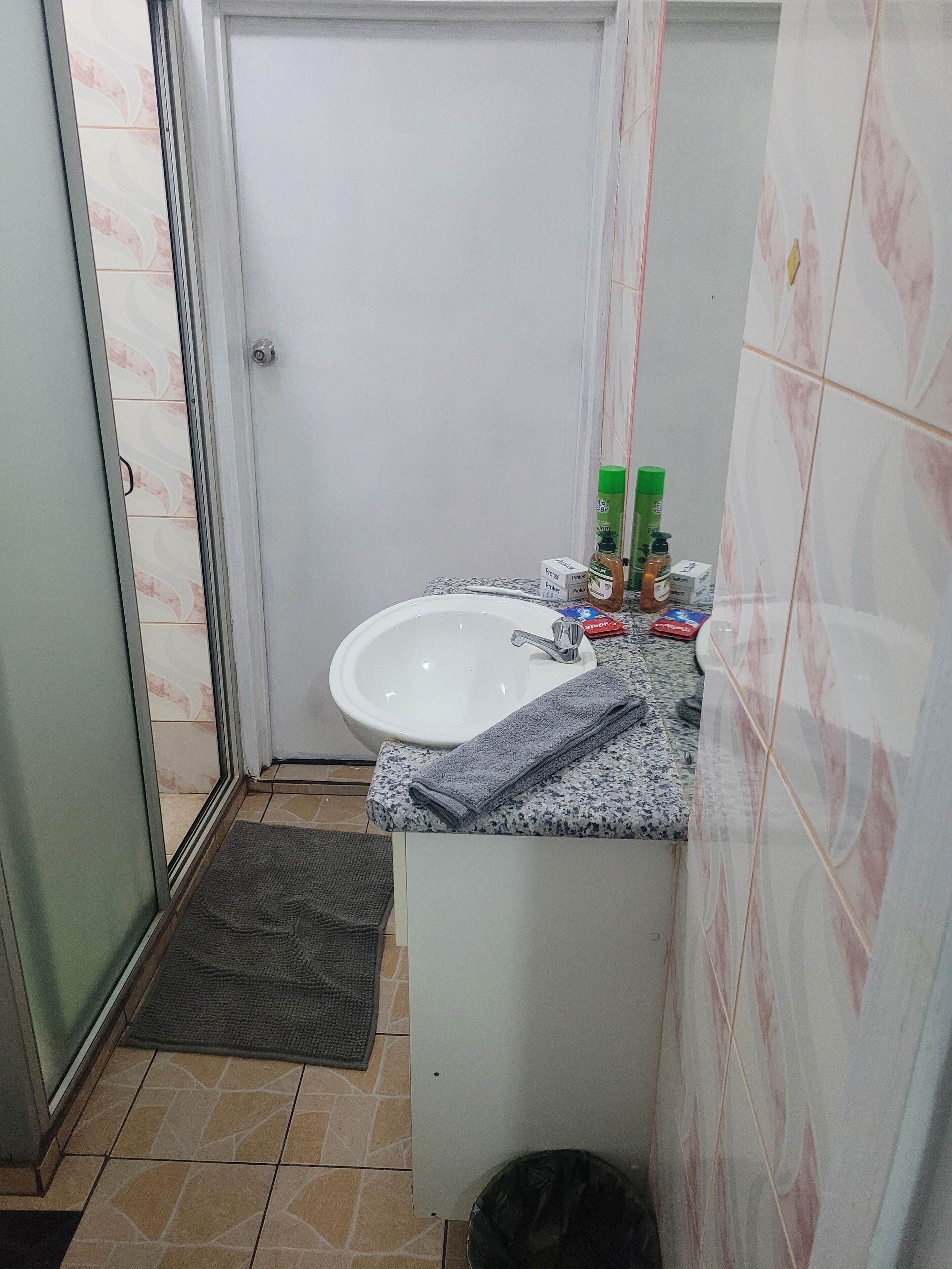 毛巾、肥皂、卫生纸