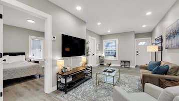 3 makuuhuonetta, silitysrauta/-lauta, ilmainen Wi-Fi, vuodevaatteet