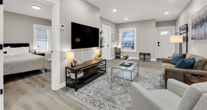 Family-owned 3BR Near Cleveland Clinic with AC, Parking, Wi-Fi, and much more