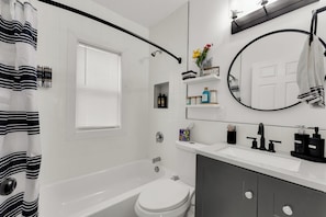 Shower, hair dryer, bidet, towels