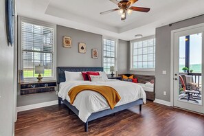 Fer et planche à repasser, lit parapluie, Wi-Fi gratuit, draps fournis