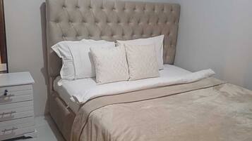 2 bedrooms, iron/ironing board, free WiFi, bed sheets