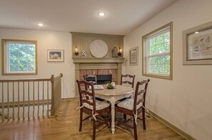 Dining - The Carriage House KC (Liberty)