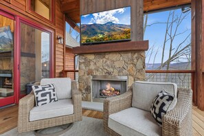 Property grounds - 3BR LUX Cabin w Firepit, Game Loft + Scenic Views! (Banner Elk)