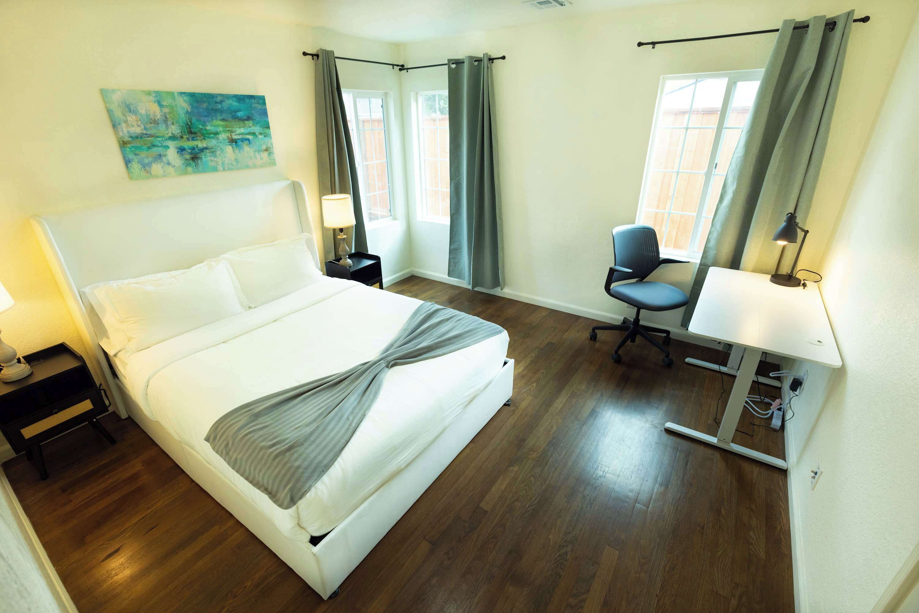 Desk, WiFi, bed sheets