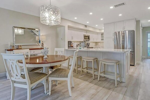 Dining - Beautiful 2-Bedroom, 2.5-Bath Condo Minutes From the Beach (Naples)