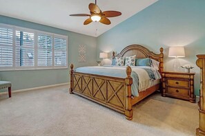 Iron/ironing board, Internet, bed sheets - Beautiful 2-Bedroom, 2.5-Bath Condo Minutes From the Beach (Naples)