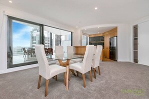Dining - QV Stays 9th-Floor 2 Bed 2 Bath Urban Retreat (Auckland)