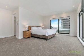 1 bedroom, desk, iron/ironing board, free WiFi - QV Stays 9th-Floor 2 Bed 2 Bath Urban Retreat (Auckland)