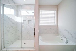 Shower, hair dryer, towels, shampoo - Pineville Family Retreat: 4BR House with BBQ & Backyard Fun! (Pineville)