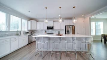 KylskÄp, mikrovÄgsugn, ugn och spishÀll