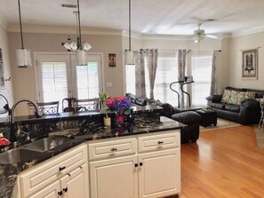 Interior - Mins to Malls • Fully Fenced Yard • 4BR/Sleeps 10 (Martinez)