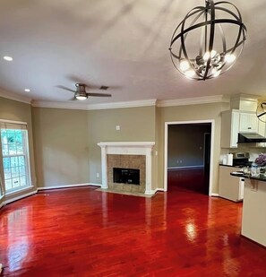 Private kitchen - Mins to Malls • Fully Fenced Yard • 4BR/Sleeps 10 (Martinez)