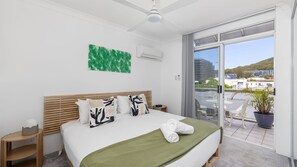Desk, iron/ironing board, WiFi, bed sheets - Nelson Towers- Overlooking The Bay (Nelson Bay)