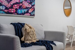 TV - Cityscape on Mounts Bay – Walk to Kings Park 1BR Apartment (Perth)