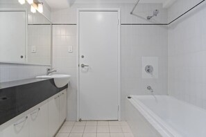 Hair dryer, towels - Cityscape on Mounts Bay – Walk to Kings Park 1BR Apartment (Perth)