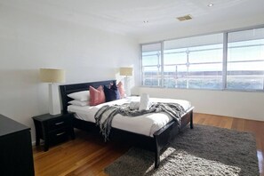 Iron/ironing board, travel cot, WiFi, bed sheets - Scarborough Surf & Sunsets (Scarborough)